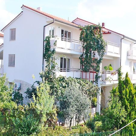Apartments Ceja Near Sea Medulin Exterior photo