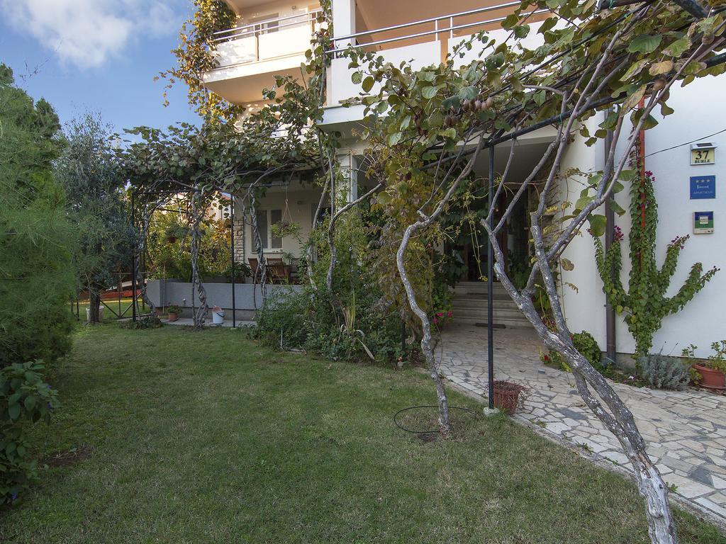 Apartments Ceja Near Sea Medulin Exterior photo